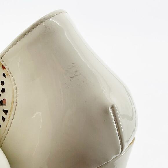 Manolo Blahnik White Leather Laser Cut Bb 105 Floral Pointed Toe Pump IT 38.5 - Picture 11 of 14